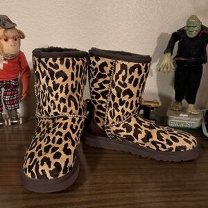 Leopard print Ugg Boots woman’s 8
